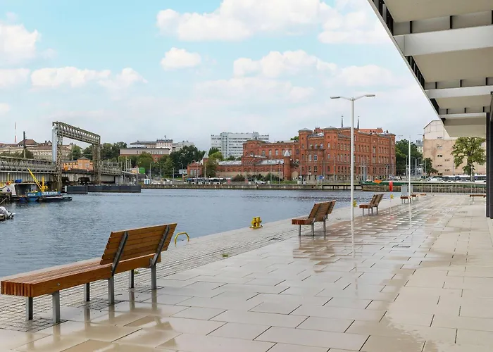 Nowoczesny Przy Rzece W Szczecinie Z Widokiem I Parkingiem By Renters